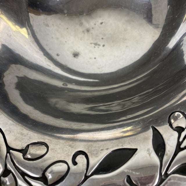 Olive Late 20th Century Lenox Olive Leaf Branch Floral Serving Bowl Set Metal Silver en Provence - Set of 2 For Sale - Image 8 of 9