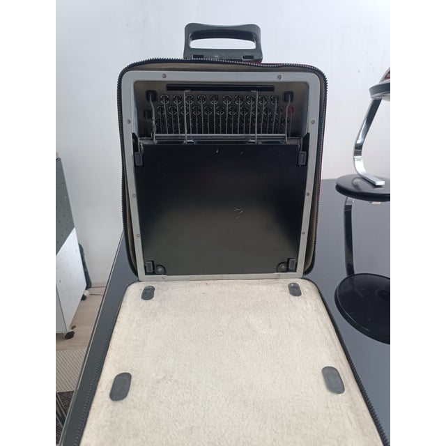 Lettera DL Typewriter by Ettore Sottsass for Olivetti, 1965 For Sale - Image 17 of 18