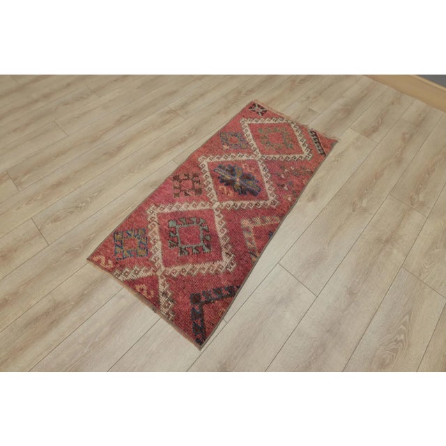 Tribal 1960s Turkish Traditional Geometric Design Hand Knotted Small Red Oushak Rug For Sale - Image 3 of 13
