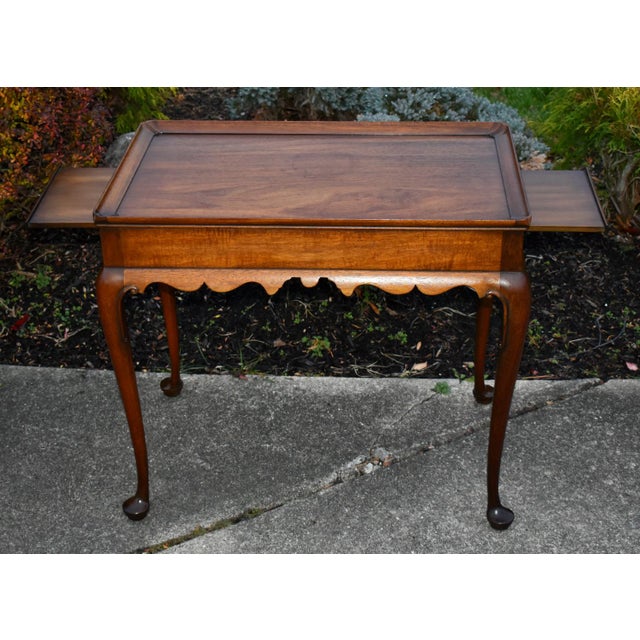 Kittinger Mahogany Tea Table Vintage Queen Anne Cw-8 Scalloped Pull-Out Slides For Sale - Image 11 of 13