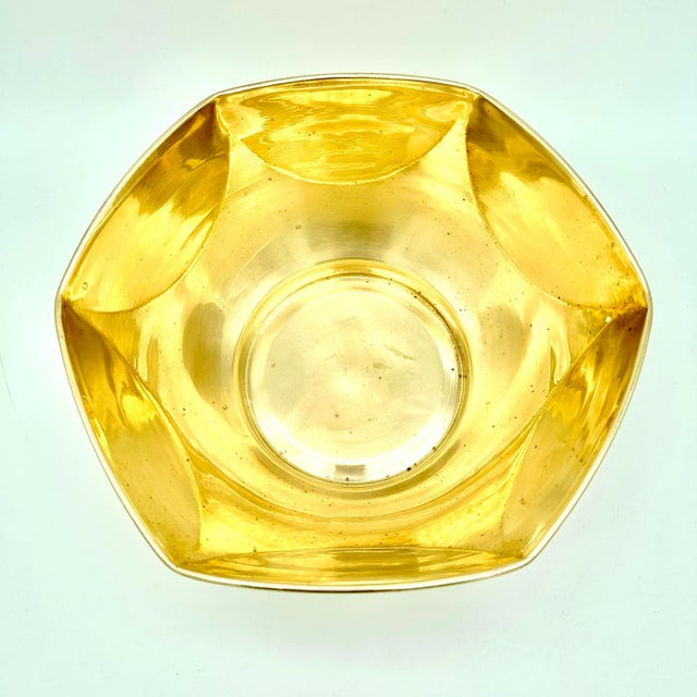 This vintage hexagon brass bowl is a stunning piece that showcases the beauty of Indian craftsmanship. Its intricate...