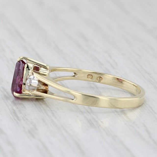 Modern 1.35ctw Pear Ruby Diamond Ring 14k Yellow Gold Size 6.5 For Sale - Image 3 of 8