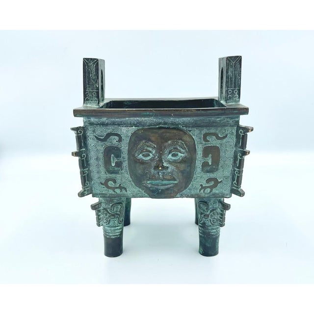 Chinese Archaistic Style Ritual Vessel in Bronze For Sale - Image 5 of 13