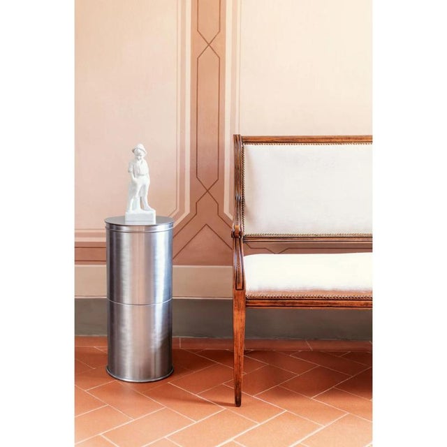 Gold RL 08 Cylindrical Pedestal in Mirror-Polished Aluminum by Caspal For Sale - Image 8 of 10