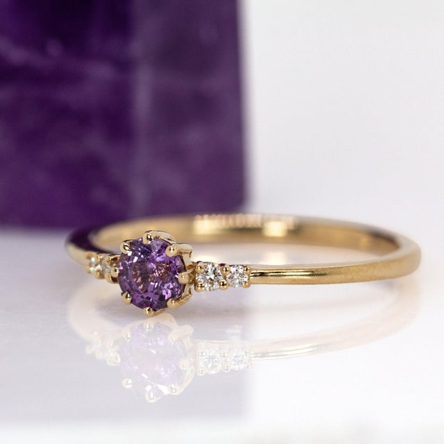 Metal Ceylon Purple Sapphire and Natural Diamonds Ring in Solid 14k Gold - Round 4mm, Size 6.75 For Sale - Image 7 of 12