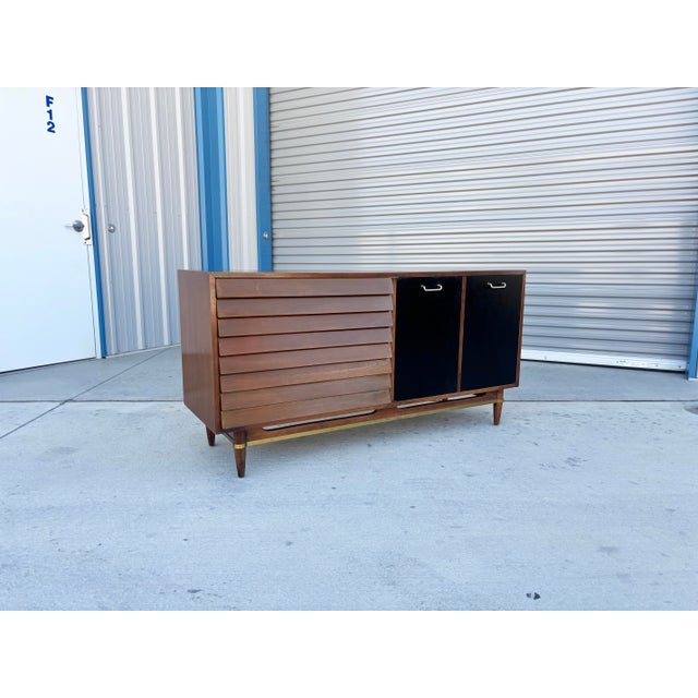 American of Martinsville 1960s Mid Century Walnut Dresser by Merton L. Gershun For Sale - Image 4 of 14