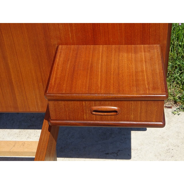 Vintage Teak Bed with Integrated Nightstand, 1960s For Sale - Image 4 of 18