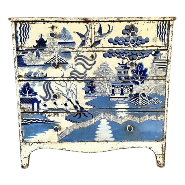 Early 19th Century George III Chinoiserie Painted Chest For Sale