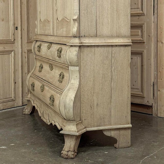 18th Century Dutch Baroque Stripped Oak Linen Press For Sale - Image 15 of 18