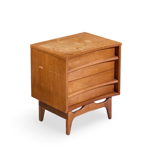 Young Manufacturing Mid Century Walnut Curved Front Nightstands - Pair For Sale - Image 10 of 11