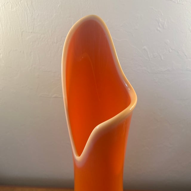 Mid-Century Modern 1960s l.e. Smith Bittersweet Orange Smoothie Swung Vase For Sale - Image 3 of 8