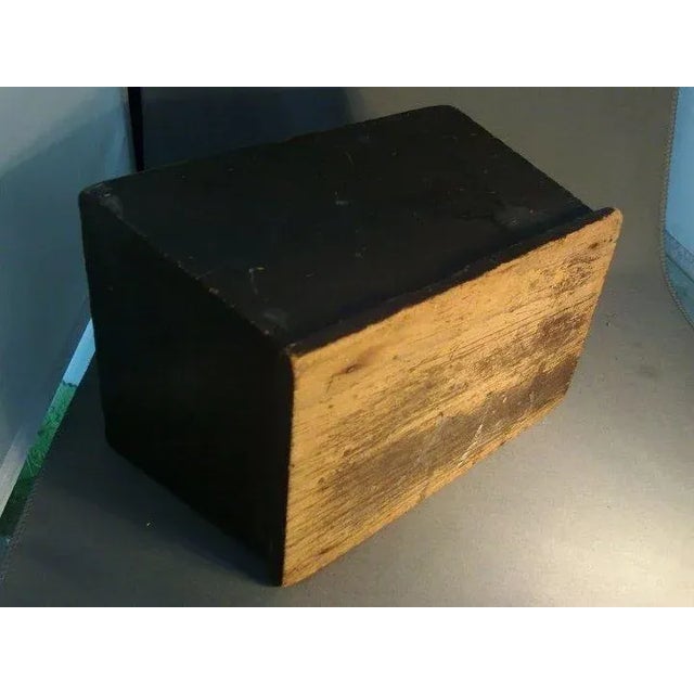 19th Century American Paint Decorated Box or Caddy For Sale In New York - Image 6 of 7