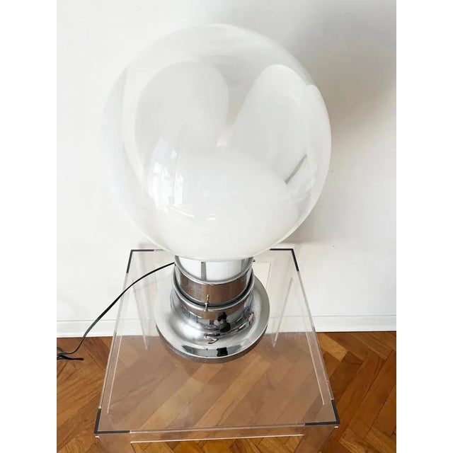 Murano Space Age 1970 -op design table lamp Year: 1970 Space Age Color: transparent, white, chromed steel Materials:...