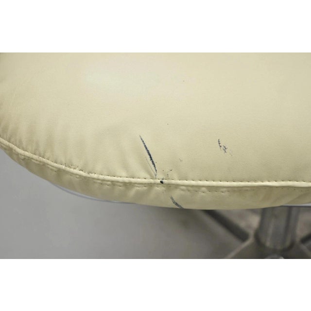 Vintage Directional Mid Century Modern Tubular Aluminum Base Swivel Ottoman For Sale In Philadelphia - Image 6 of 12