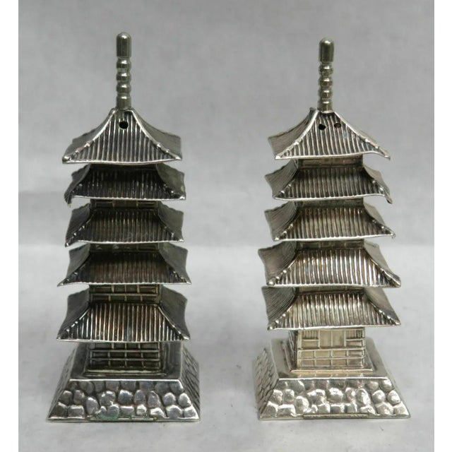 These chic shakers are just perfect for Sunday night take out or on the perfect blue and white china table setting. They...