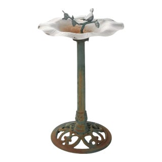Late 20th Century Contemporary Garden Classical Cast Iron Lily Pad Bird Bath With Sculpted Bird For Sale