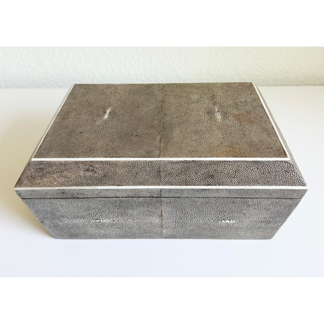 R & Y Augousti Large R & Y Augousti Shagreen Box With Bone Inlay, Late 20th Century For Sale - Image 4 of 18