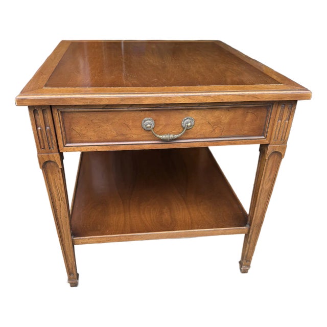 1950s Vintage Henredon Midcentury Cross-Banded Walnut Single Drawer Side Table End Table Nightstand For Sale