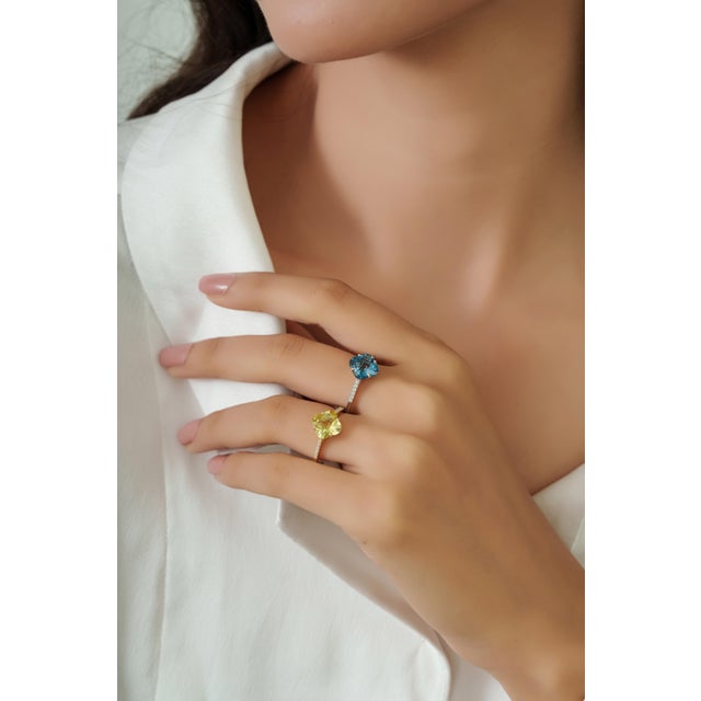 Modern Chic 2.71ct Blue Topaz Diamond Clover Statement Ring in 14k Gold Size 6.5 For Sale - Image 9 of 16