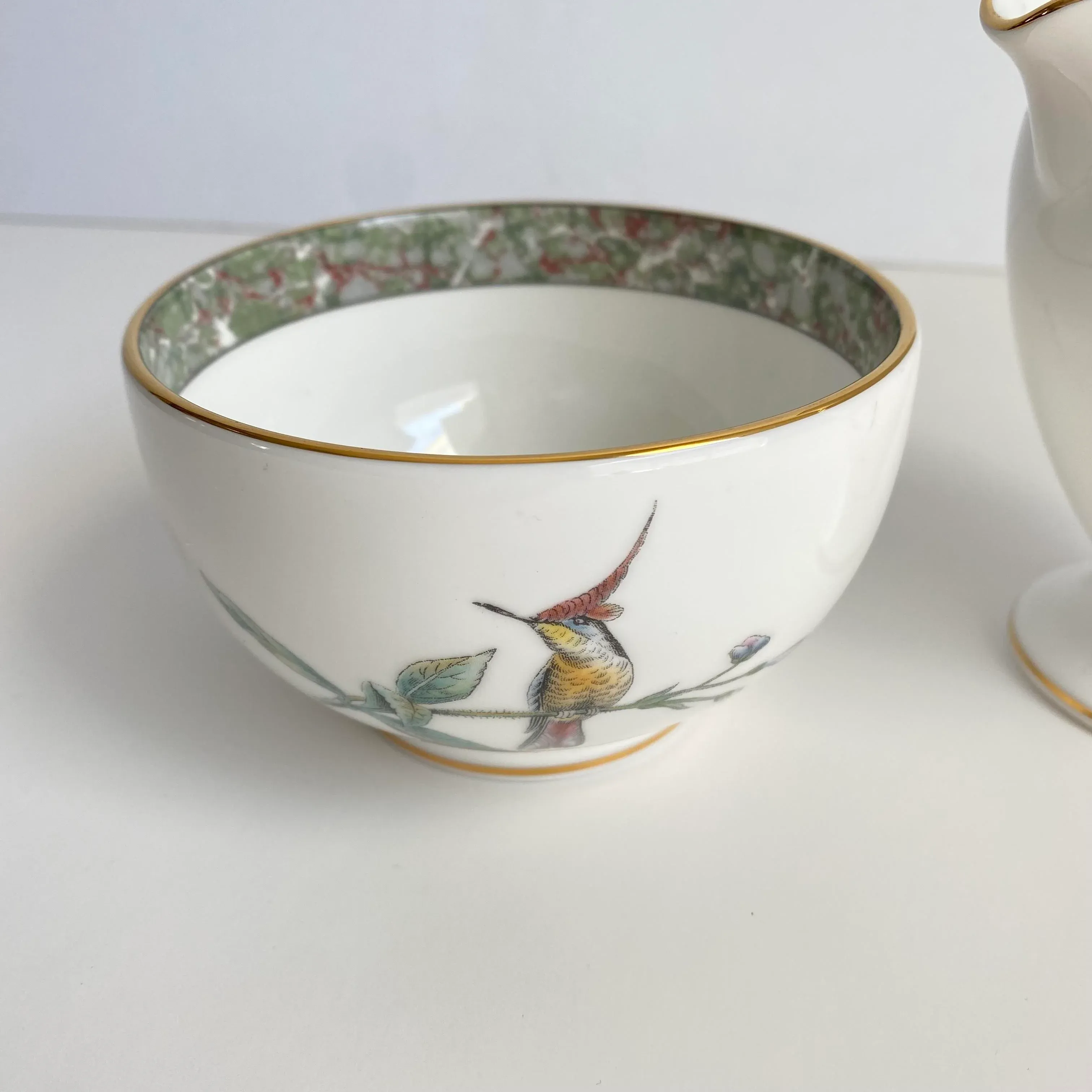 \"Humming birds\"クリーマーとシュガーボウル Vintage Wedgwood Hummingbird Creamer & Sugar Bowl Floral Bird Bone