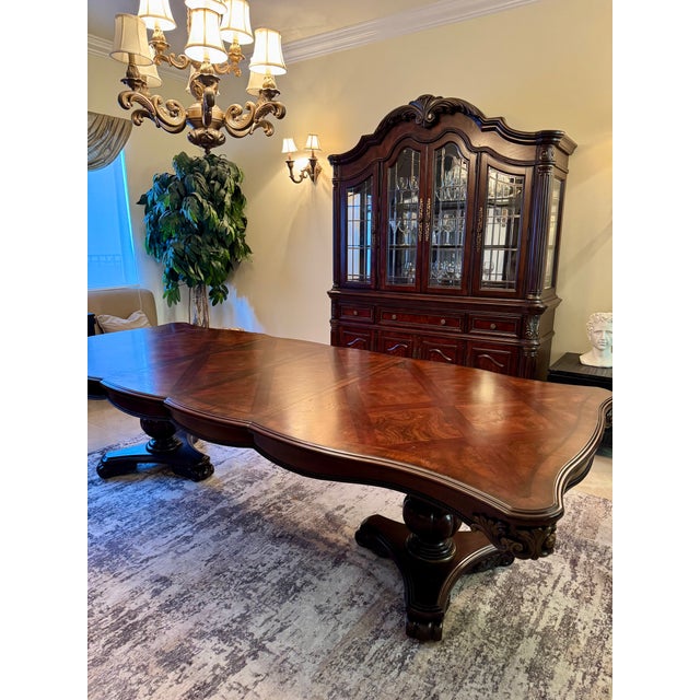 Auburn Solid Wood Double-Pedestal Dining Table Set With 6 Carved Chairs – European Traditional Luxury For Sale - Image 8 of 12