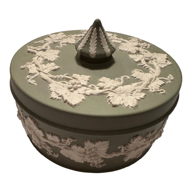 1950s Vintage British Bone China Wedgewood Box in Jasper Green With Grape Design For Sale