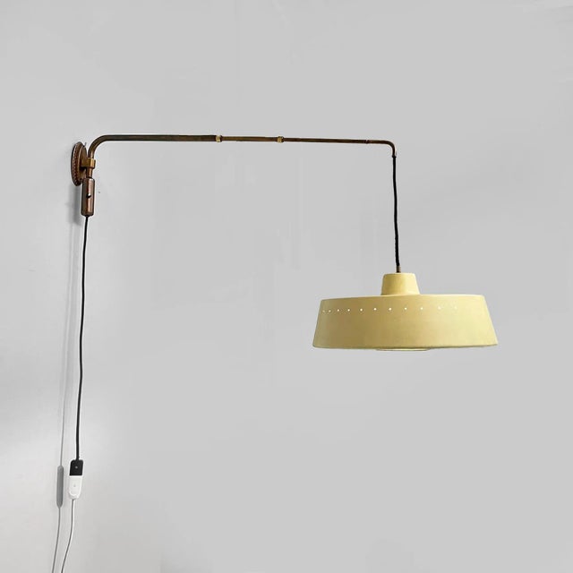 Italian mid-century wall lamp in brass and metal with adjustable arm by Chiarini, 1950s. Wall lamp with adjustable...