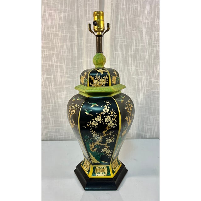 1970s Hand-Painted Hexagonal "Famille Noire" Ginger Jar Lamp - Turtle and Crane - Emerald & Gold Chinoiserie For Sale - Image 11 of 11