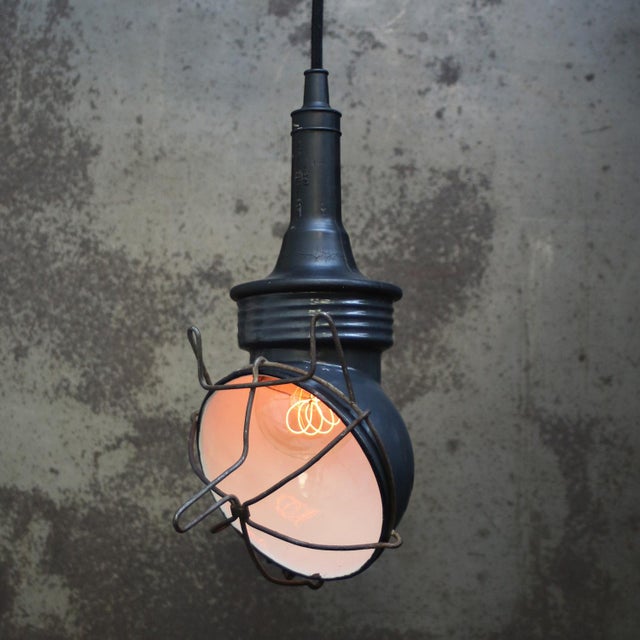 Blue enamel work light, 2 meter black cotton wire and plug. Up to 250V (Europe/UK Standard).The wiring of this item may be...