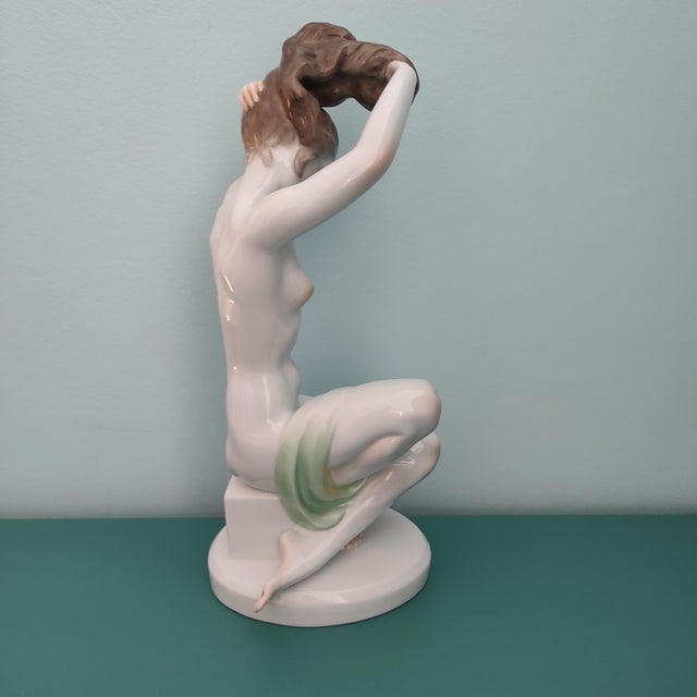 Handpainted Figure of Seated Nude Woman Combing Hair by Lux Elek for Herend, 1960s For Sale - Image 3 of 10