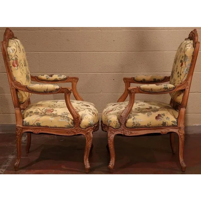 Pair of Early 20th Century French Louis XV Walnut Fauteuils With Scalamandré For Sale In Dallas - Image 6 of 10