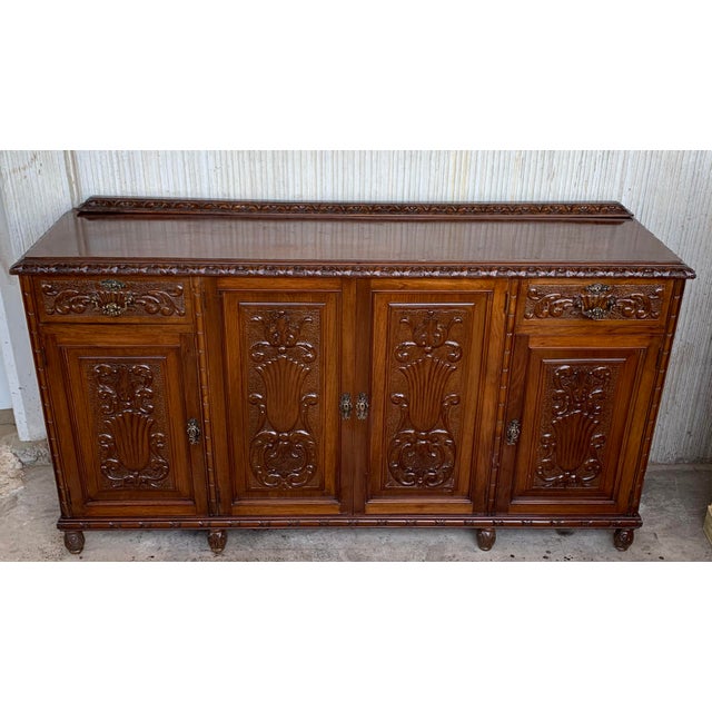 Spanish Early 20th Carved Walnut Sideboard With Four Doors and Two Drawers and Crest For Sale - Image 3 of 13
