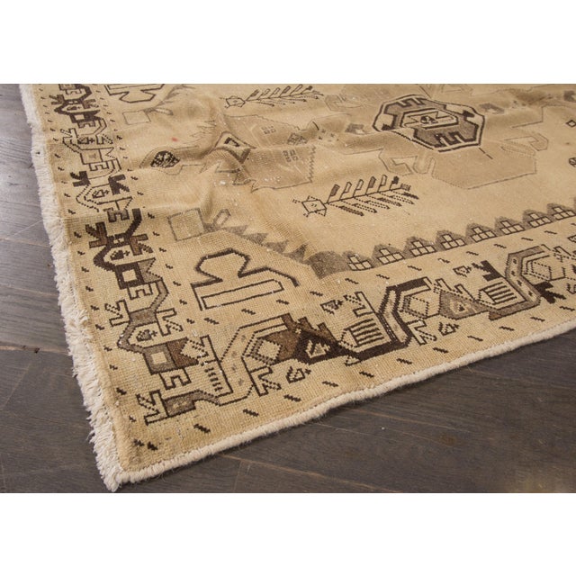3 X 9 Beige Handmade Hamadan Wool Runner With Tribal Design For Sale - Image 4 of 5