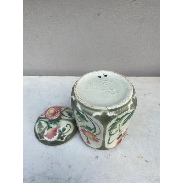 French Majolica Daisies Kitchen Coffee Canister Circa 1900 For Sale - Image 4 of 4