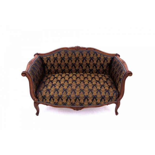 Antique French Sofa, 1910s, in Restored conditions. Designed 1890 to 1919