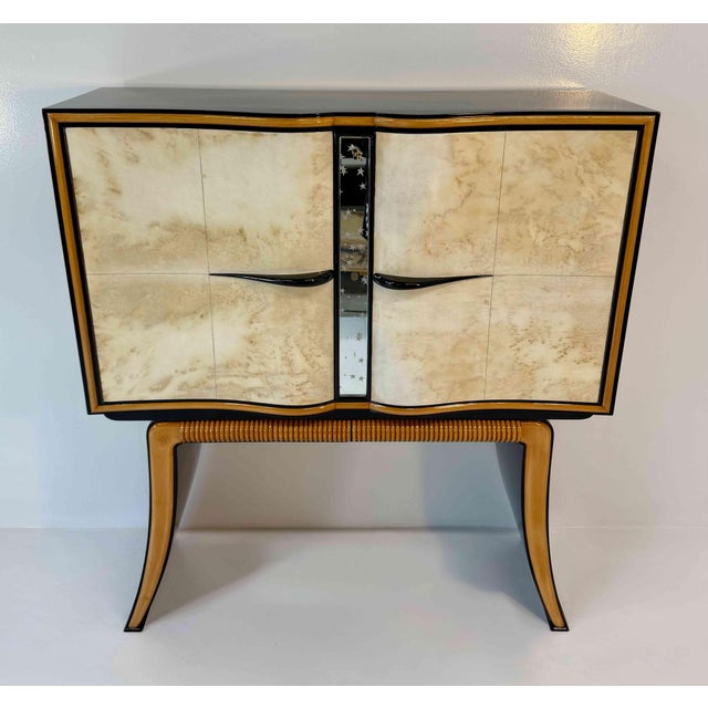 An exceptional and highly refined Italian Art Deco bar cabinet, attributable to the design of Paolo Buffa and produced in...