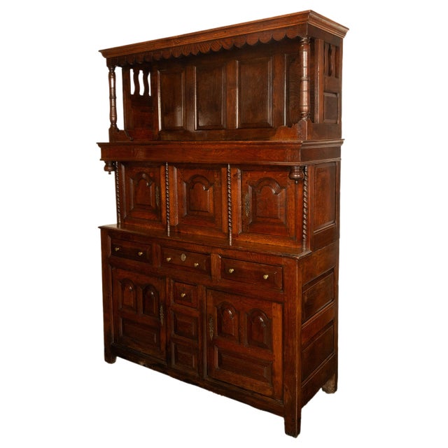 English Antique Early 18th Century Carved Oak Welsh CWPWRDD Tridarn Cupboard Cabinet 1730 For Sale - Image 3 of 16