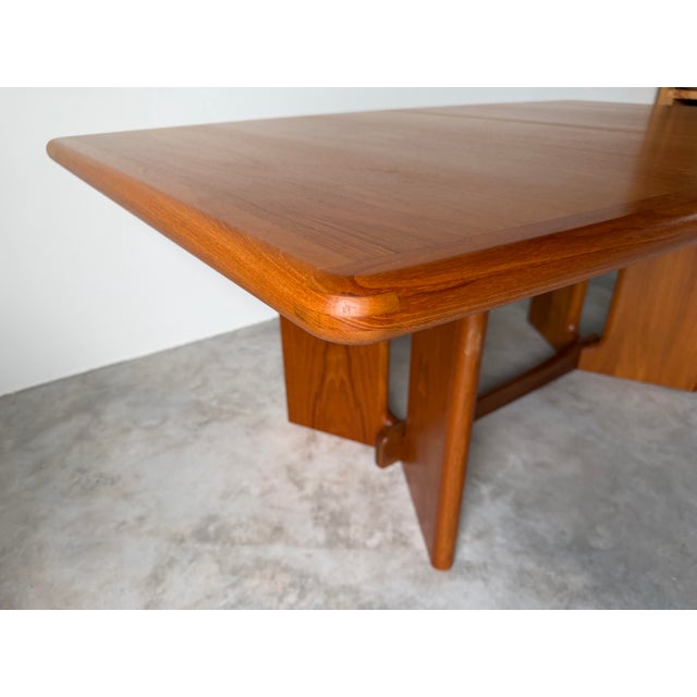 1970s Mid-Century Danish Modern Ansager Møbler Teak Expandable Dining Table With Two Leaves For Sale In Miami - Image 6 of 15