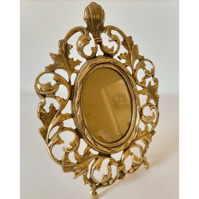 An absolutely gorgeous, solid brass oval picture frame with beautiful details. Even the stand is nicely detailed. Such a...