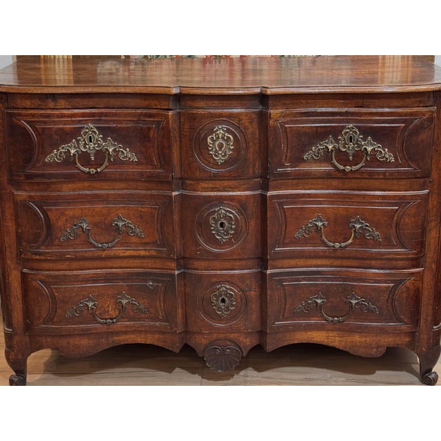 Early 18th Century French Provincial Walnut Commode For Sale - Image 6 of 16