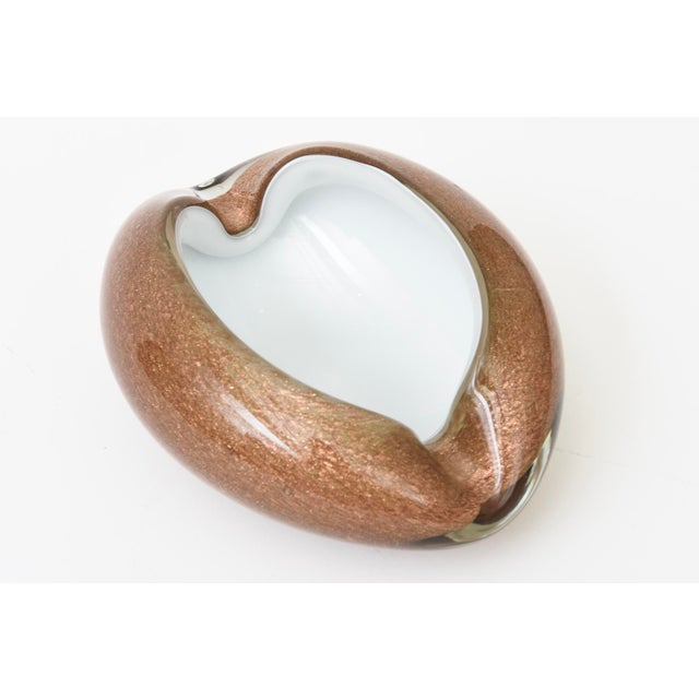 1960s Vintage Murano Style White Cased Copper and Gold Aventurine Murano Cinched Bowl or Ashtray 60's For Sale - Image 5 of 12