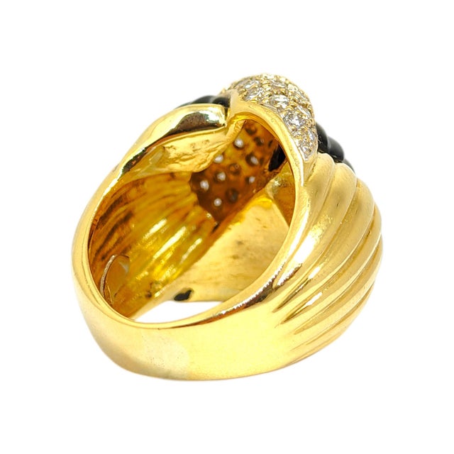 Vintage 18k Gold Fluted Black Onyx and Diamond Knot Style Ring, Size 6.75 For Sale In Las Vegas - Image 6 of 8