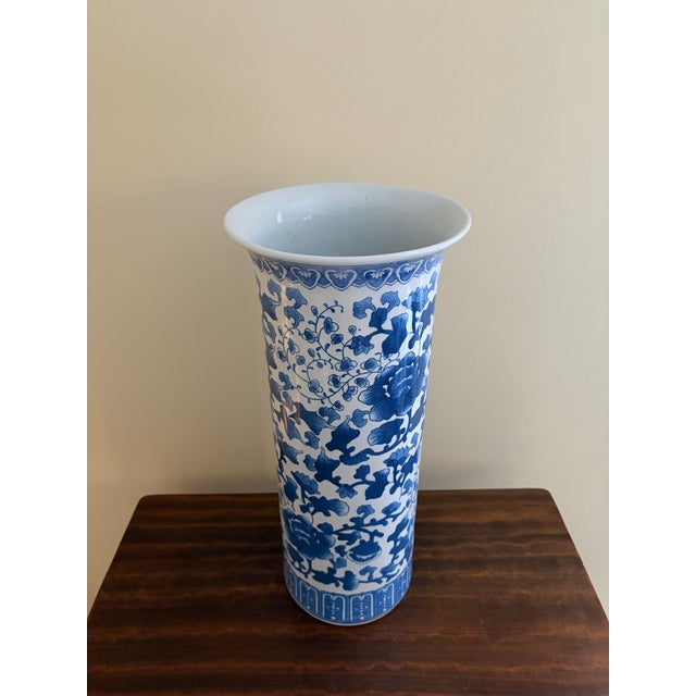 A gorgeous Chinoiserie blue and white porcelain umbrella or cane stand with Asian floral designs China, Late 20th Century...