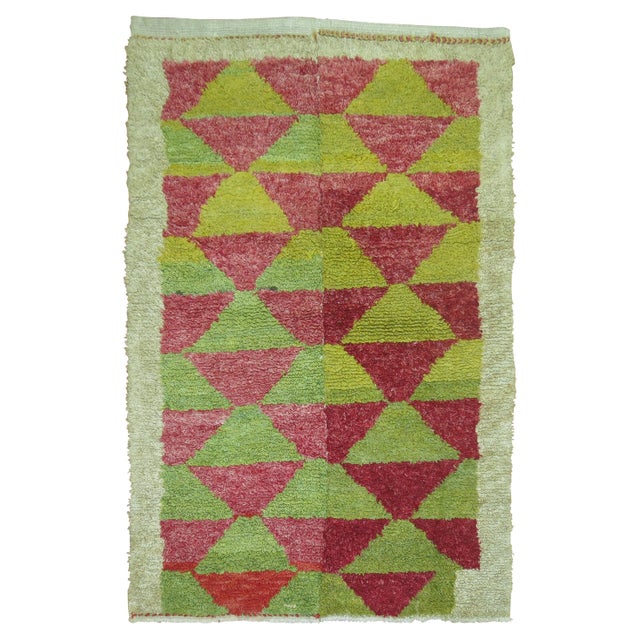 A sweet decorative Turkish shag rug from the mid-20th century. Measures: 3'2" x 4'4".