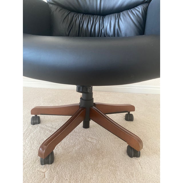 Black Executive Kimball International Executive Black Leather Office Desk Chair Vintage Excellent Condition For Sale - Image 8 of 10