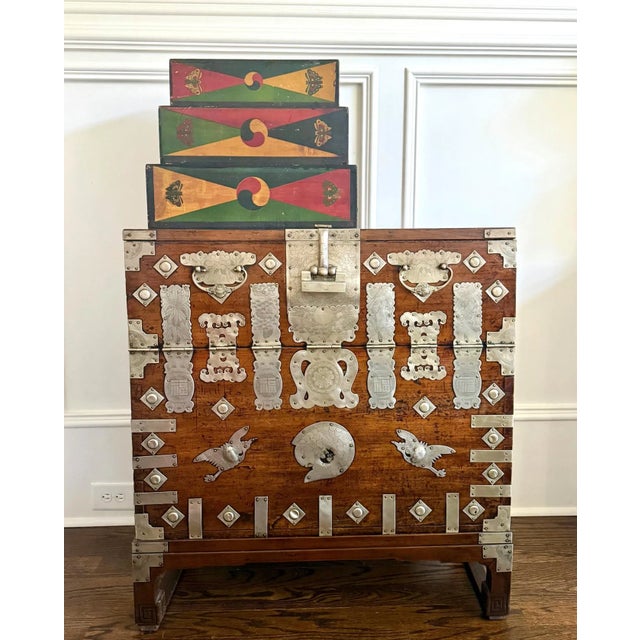 Early 20th Century Set of Three Korean Stackable Sewing Box Covered in Hanji Paper For Sale In Atlanta - Image 6 of 12