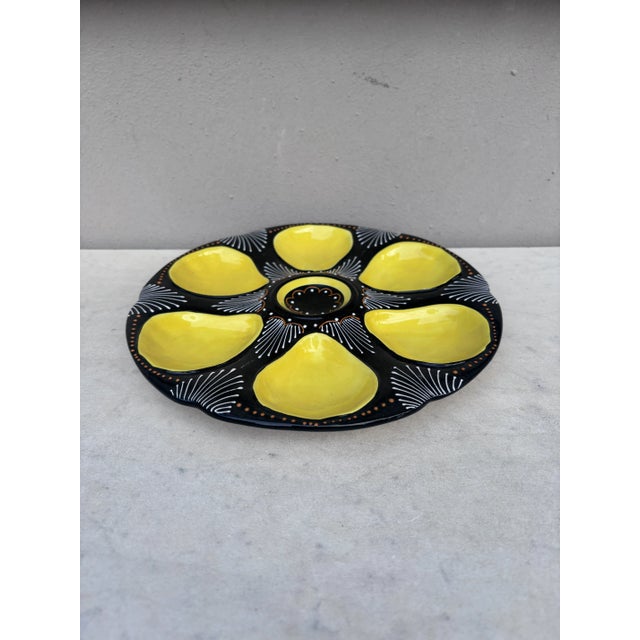 French faience black and yellow oyster plate signed Quimper, circa 1940.