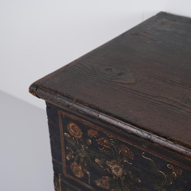 Large 19th Century Painted Chest with Floral Motifs, 1900 For Sale - Image 4 of 15