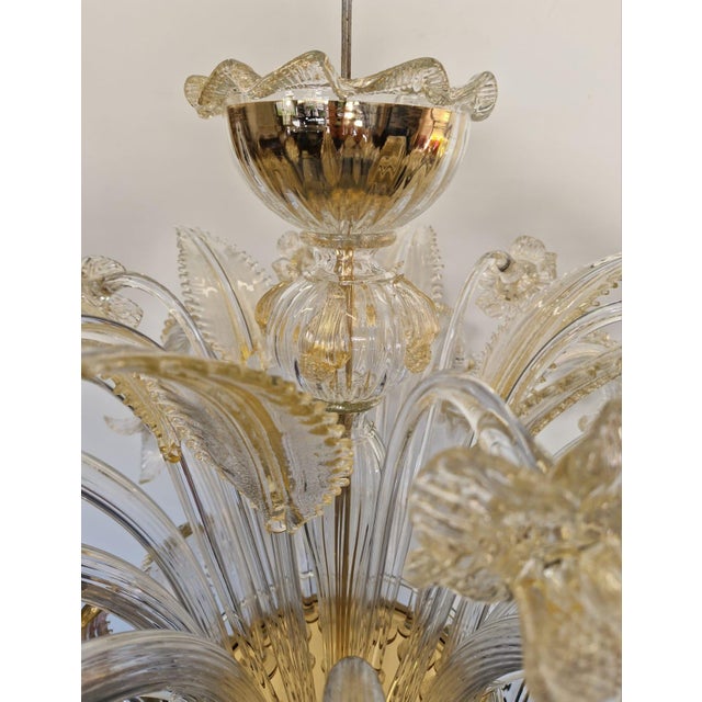Traditional Venetian Transparent and Gold Murano Glass Chandelier With Flowers and Leaves For Sale - Image 3 of 9