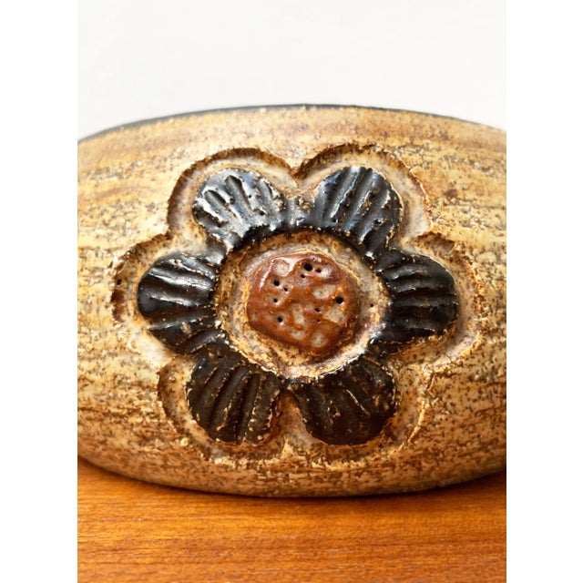 Beige Vintage Danish Pottery Bowl by Jette Hellerøe For Sale - Image 8 of 14